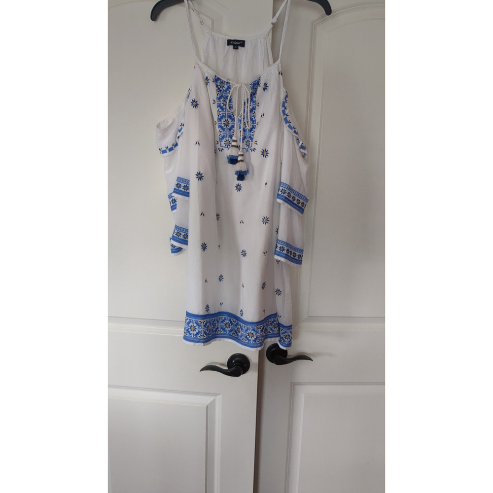 Tolani Small Sidney Cold Shoulder Floral Embroidered dress